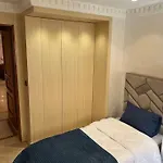 Beautiful Central & Comfortable Apartment